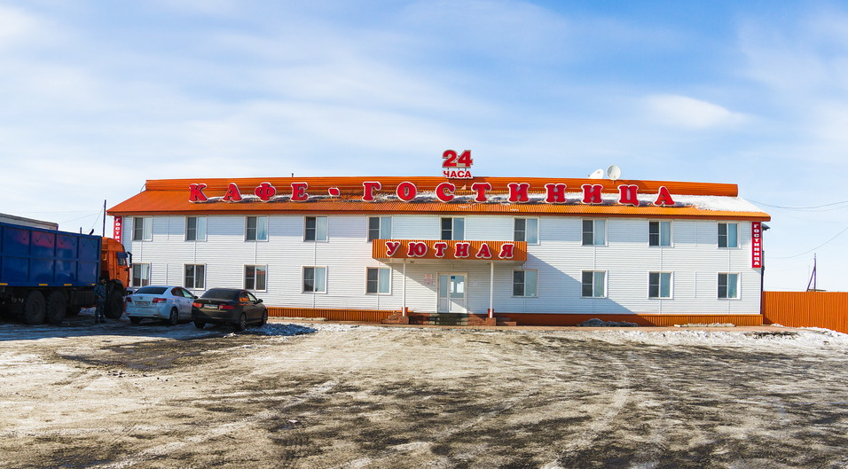 gostinica-s-sobstvennoj-avtostoyankoj